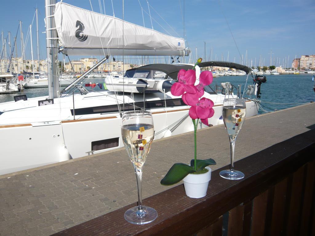 Hotel Port Beach Gruissan Exterior photo
